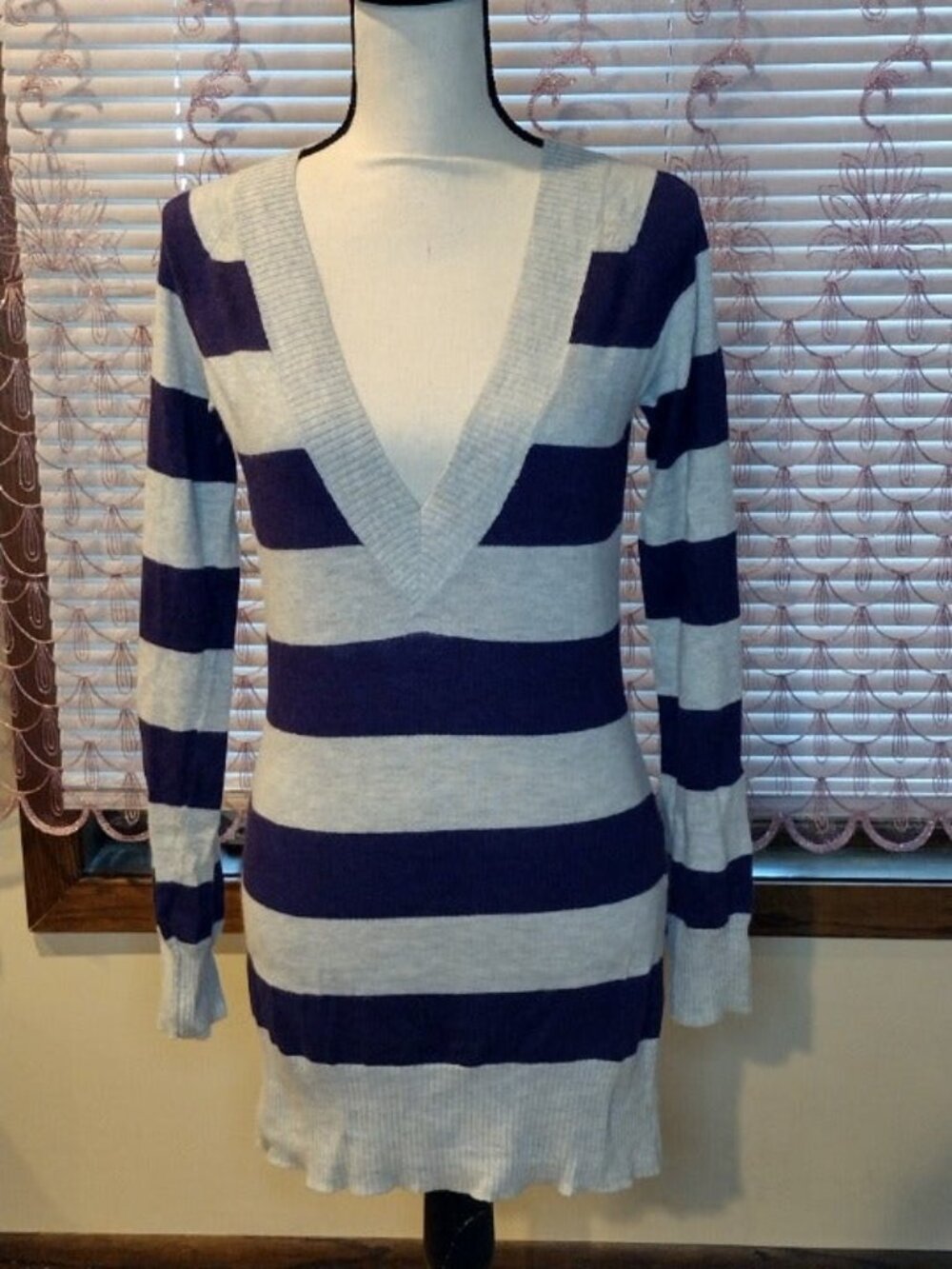 Lux small striped v neck sweater